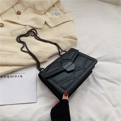 Women's Pretty Fashion Simple Rivet Chain Crossbody Bags