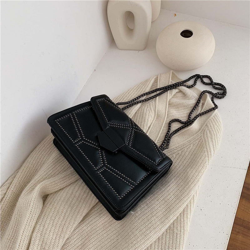 Women's Pretty Fashion Simple Rivet Chain Crossbody Bags