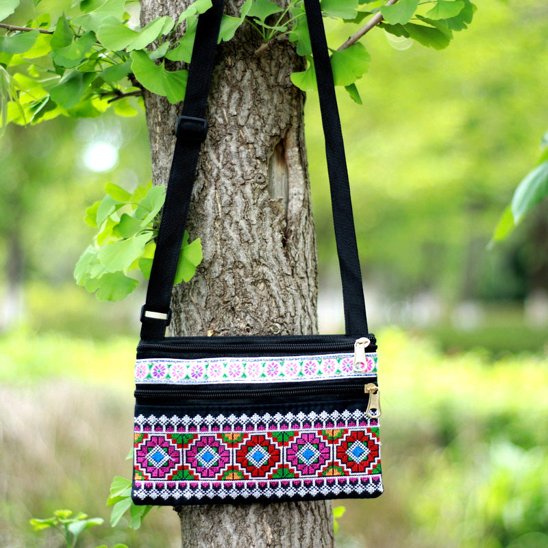 Women's Yunnan National Style Embroidered Zipper Mobile Bags