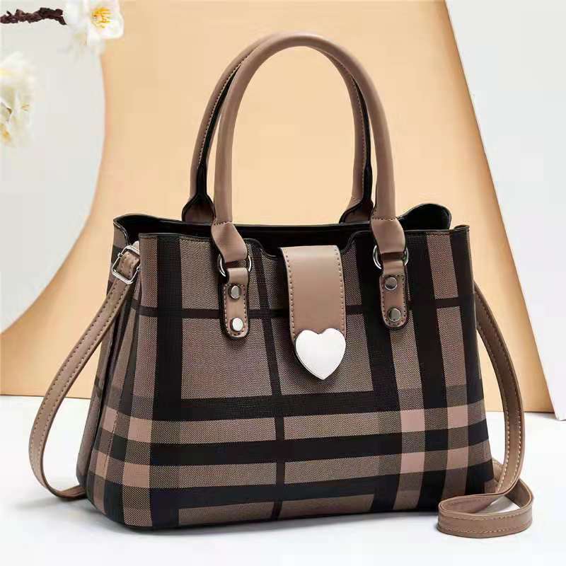 Large Capacity Totes Contrast Color Fashionable Korean Handbags