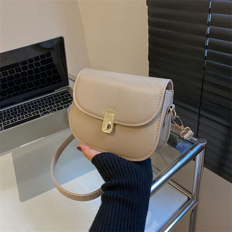 Retro Textured Small Female Fashion Temperament Wild Saddle Bags