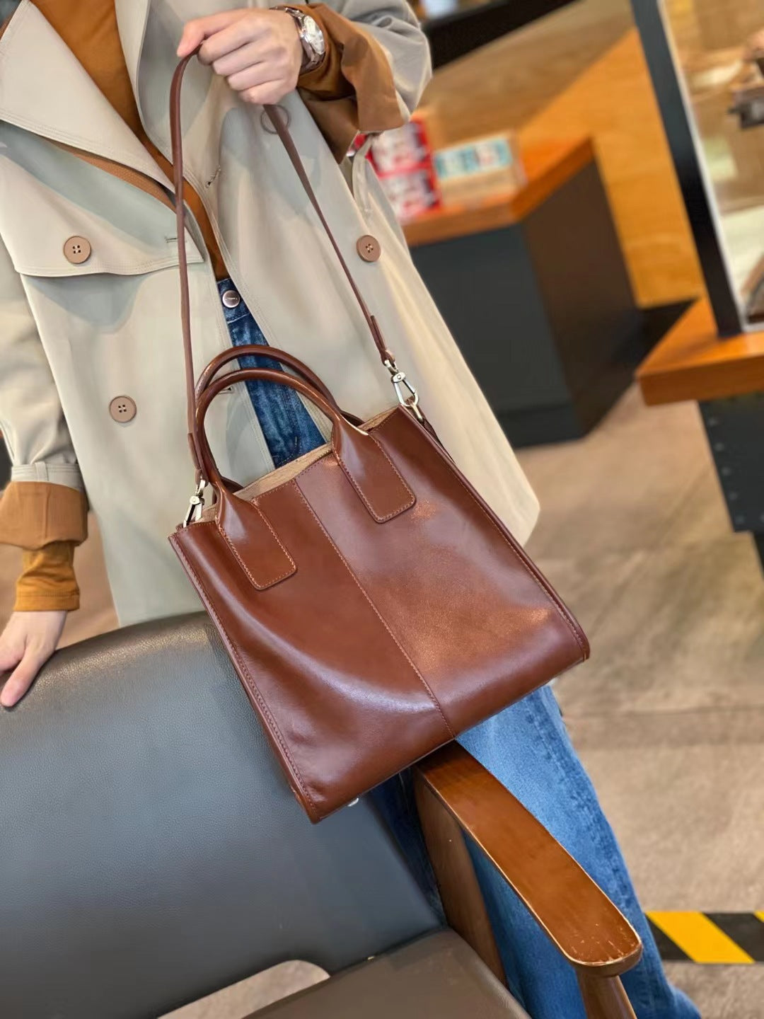 Women's Genuine Leather Fashionable Stylish Versatile Large Handbags