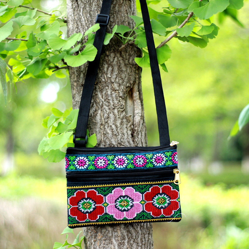 Women's Yunnan National Style Embroidered Zipper Mobile Bags