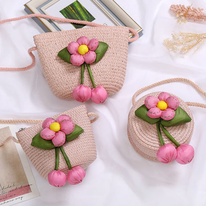 Petits sacs à bandoulière mignons en paille tissée à petites fleurs