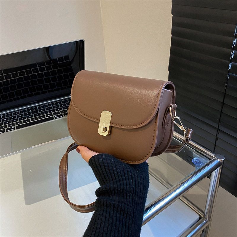 Retro Textured Small Female Fashion Temperament Wild Saddle Bags