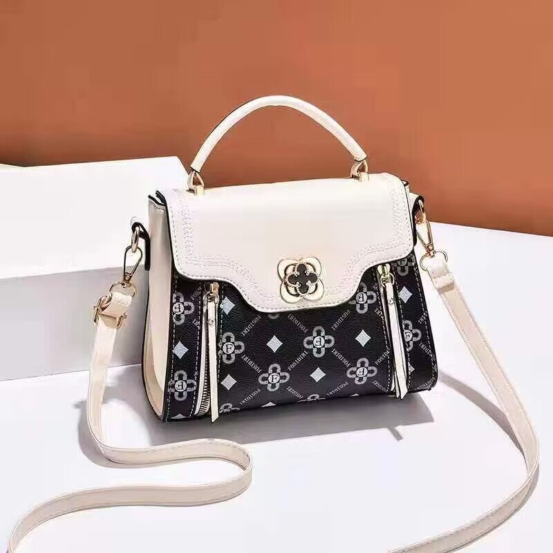 Women's New Trendy Fashionable Small Square Bags