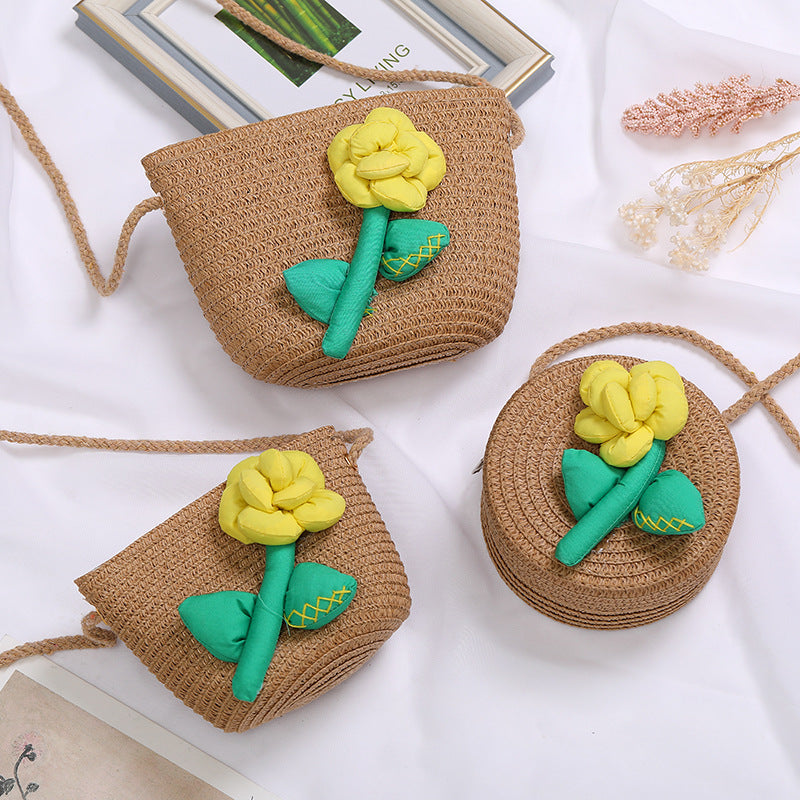 Petits sacs à bandoulière mignons en paille tissée à petites fleurs