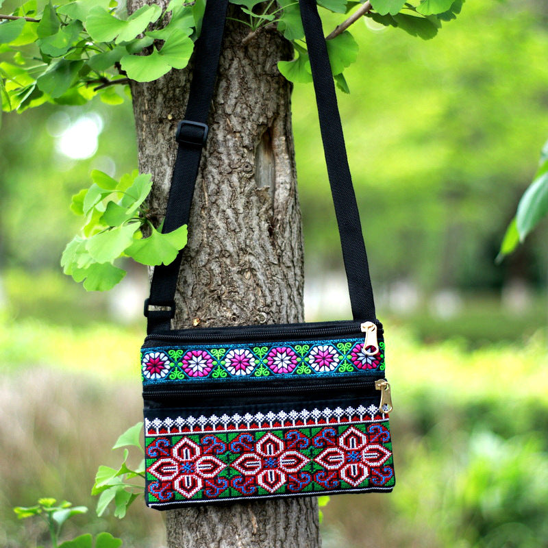 Women's Yunnan National Style Embroidered Zipper Mobile Bags