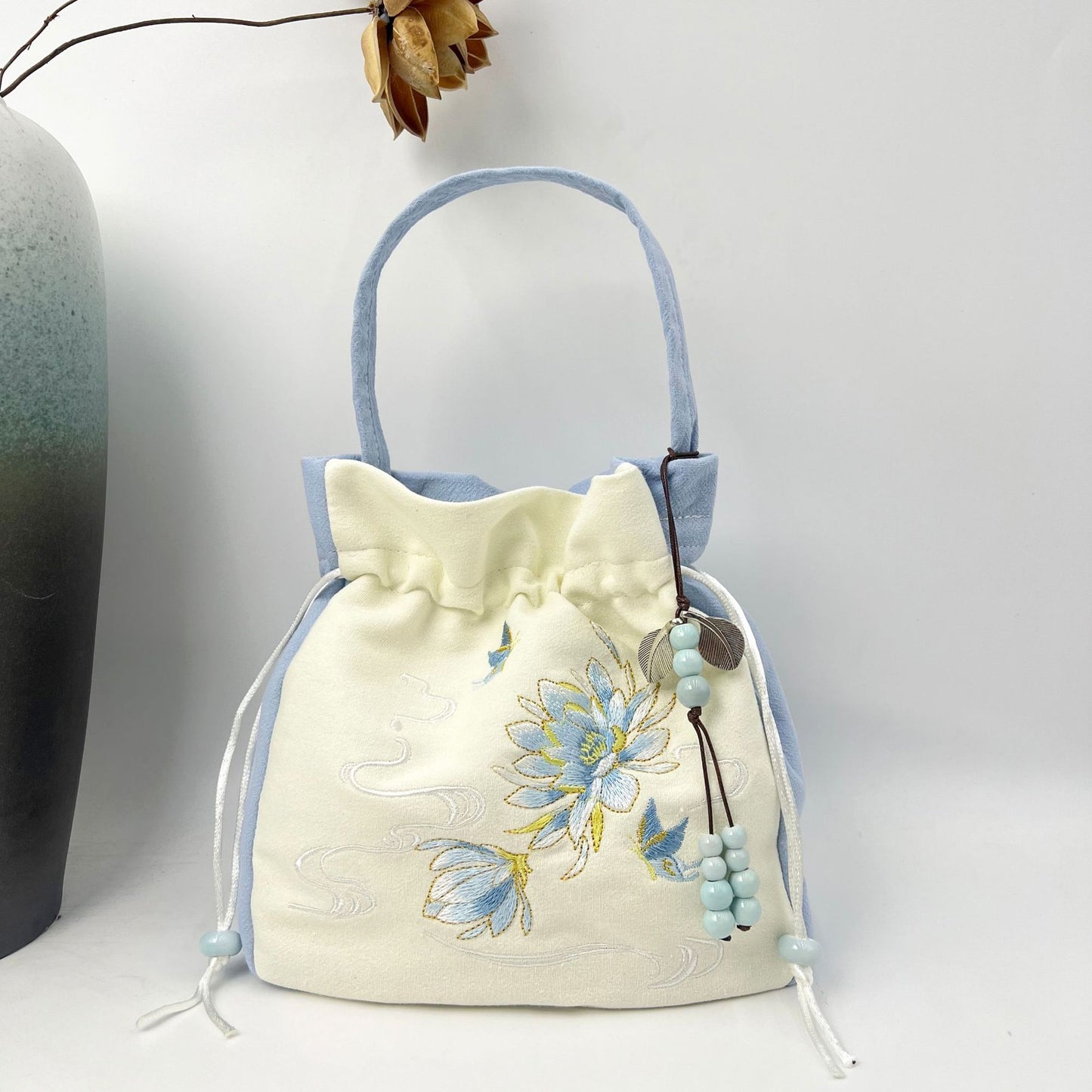 Spring Outing With Embroidered Han Chinese Clothing Antiquity Handbags