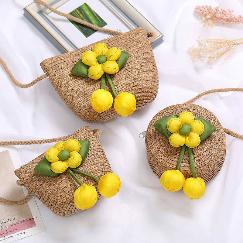 Petits sacs à bandoulière mignons en paille tissée à petites fleurs