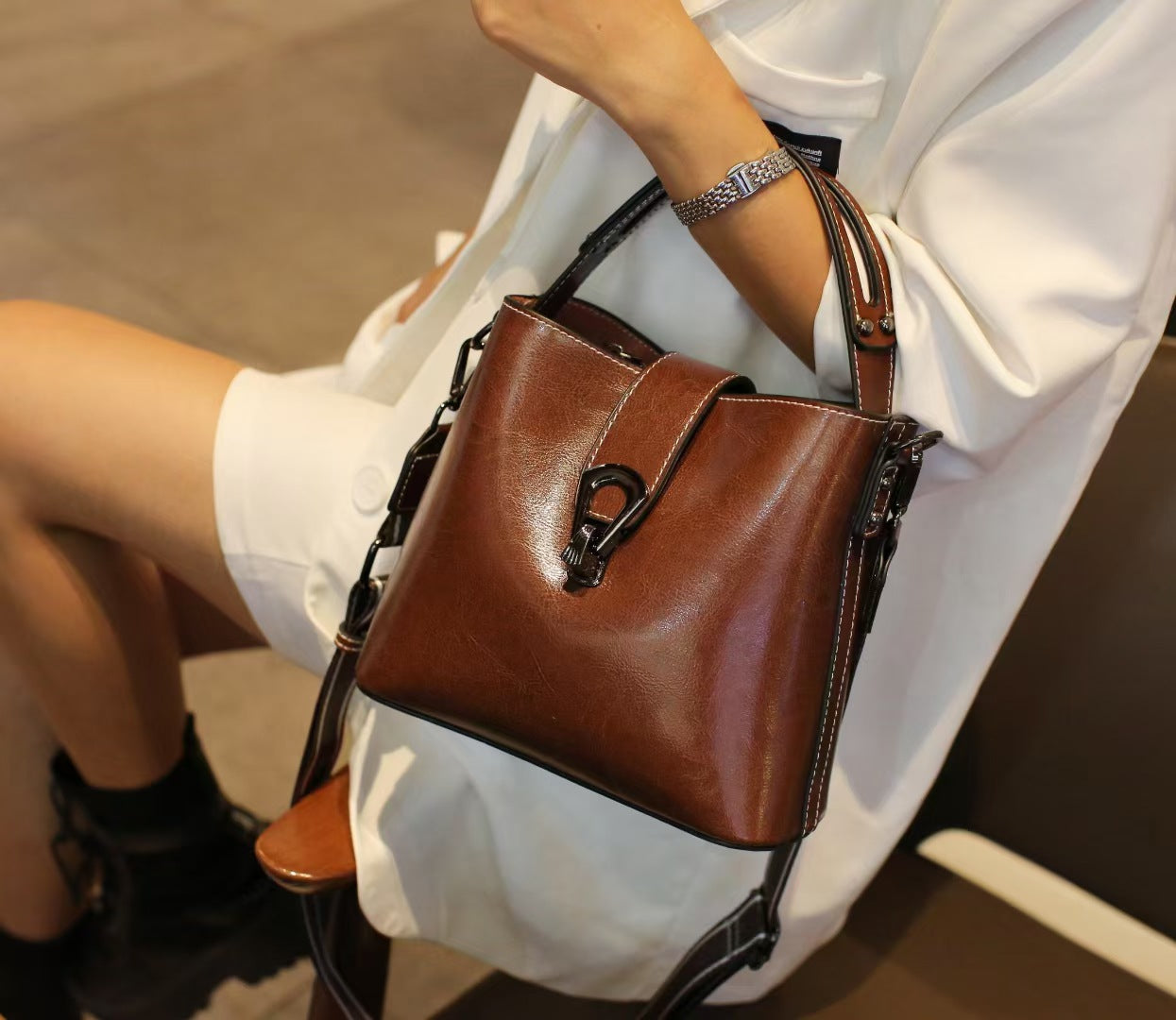 Women's Simple Fashion Oil Wax Leather Handbags