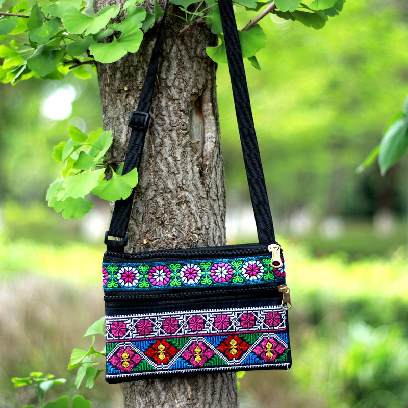 Women's Yunnan National Style Embroidered Zipper Mobile Bags