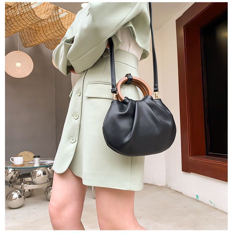 Women's Wooden Pleated Soft Leather Fashion Handle