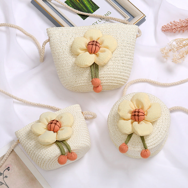 Petits sacs à bandoulière mignons en paille tissée à petites fleurs