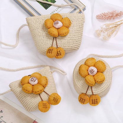 Petits sacs à bandoulière mignons en paille tissée à petites fleurs