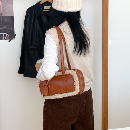 Women's Retro Lamb Wool Fashion Stitching Plush Shoulder Bags