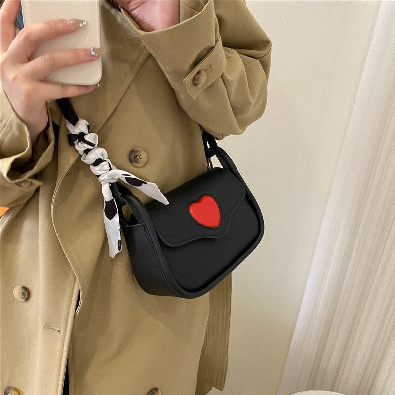 Women's Fashion Heart Vintage Saddle Niche Shoulder Bags