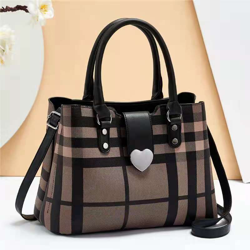 Large Capacity Totes Contrast Color Fashionable Korean Handbags