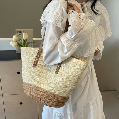 Sacs de voyage pour femmes en vacances à la plage et au bord de la mer