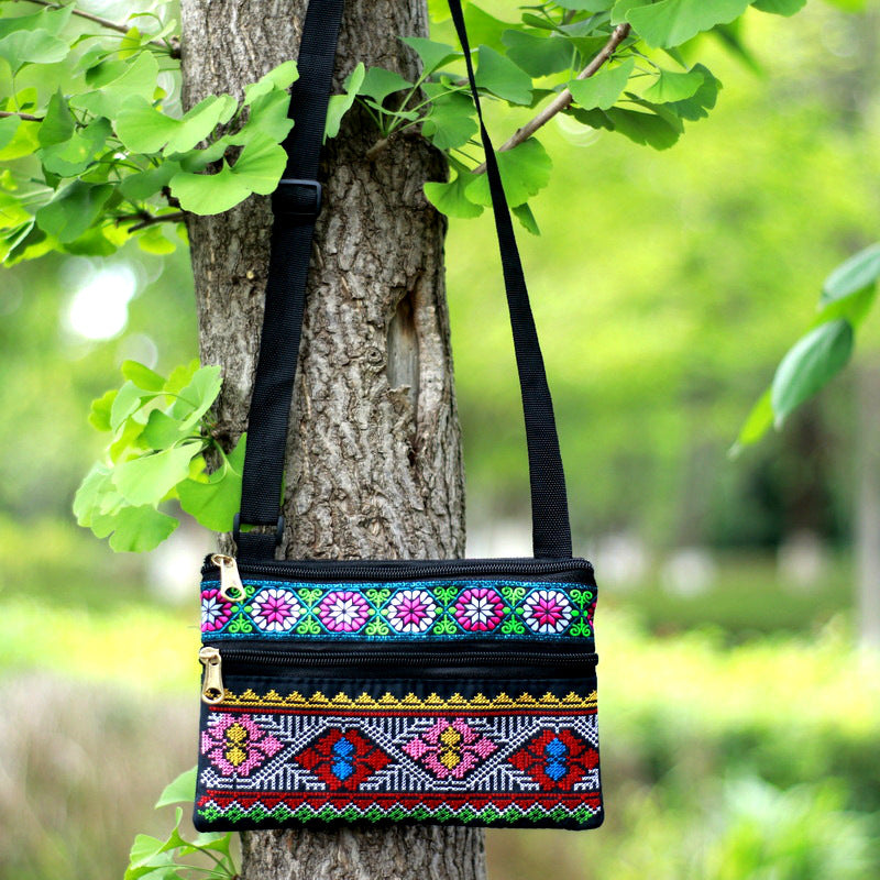 Women's Yunnan National Style Embroidered Zipper Mobile Bags