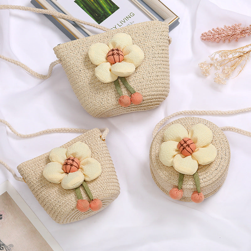 Petits sacs à bandoulière mignons en paille tissée à petites fleurs